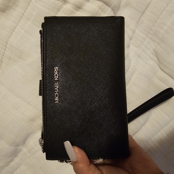 Michael Kors Adele Leather Smartphone Wallet - Picture 5 of 8